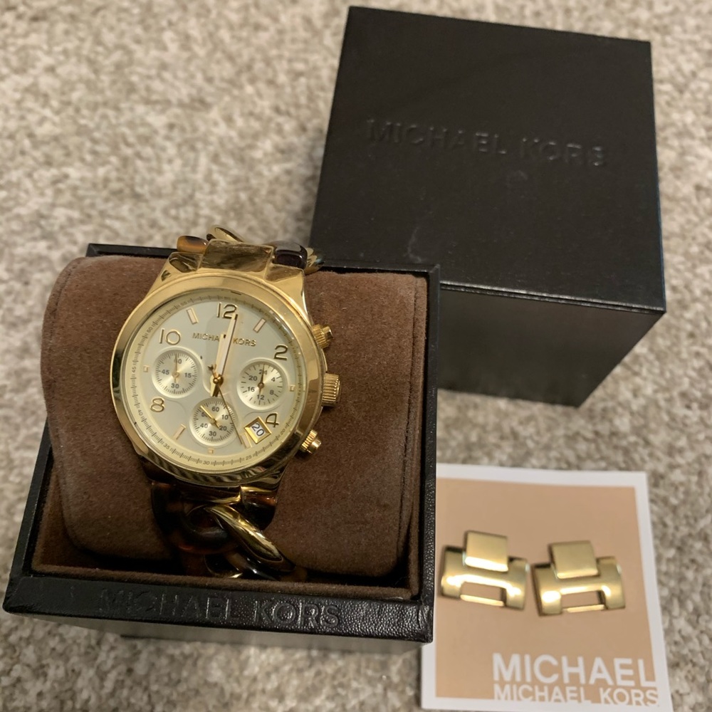Michael Kors Women's Runway Quartz Watch (MK4222)